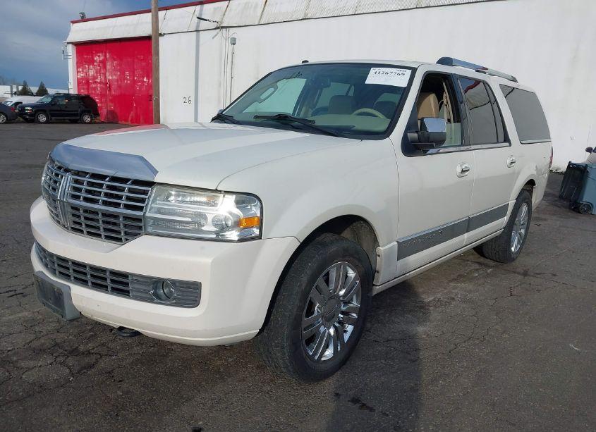 Photo 2 of 2007 Lincoln Navigator L (VIN 5LMFL28567LJ11120)