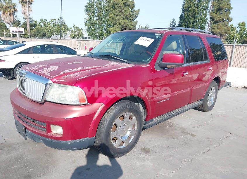 Photo 2 of 2005 Lincoln Navigator (VIN 5LMFU27505LJ05647)