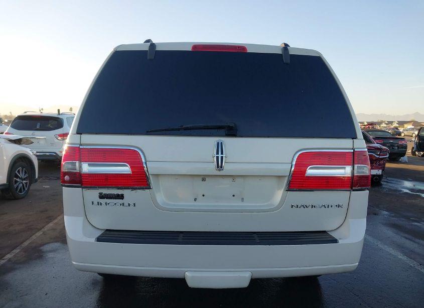 Photo 16 of 2007 Lincoln Navigator ULTIMATE (VIN 5LMFU27507LJ04565)