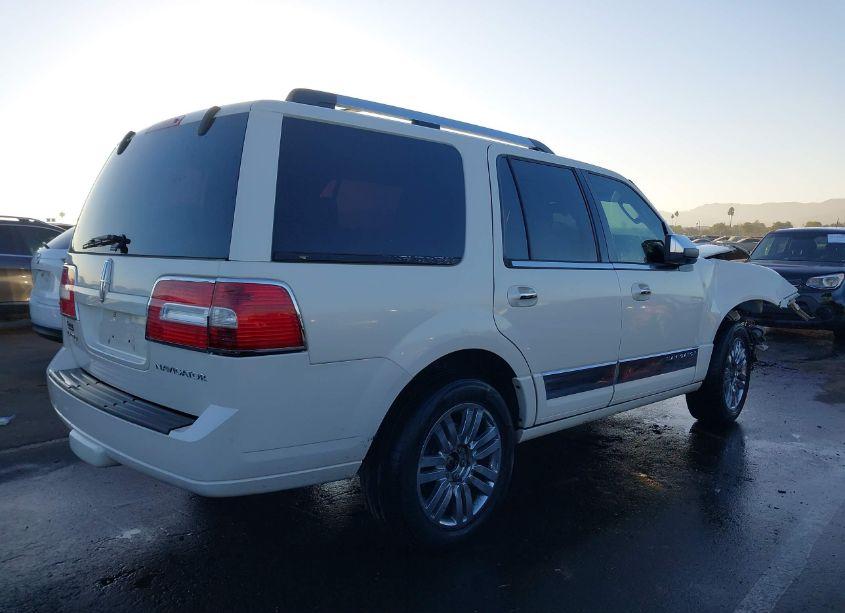 Photo 4 of 2007 Lincoln Navigator ULTIMATE (VIN 5LMFU27507LJ04565)