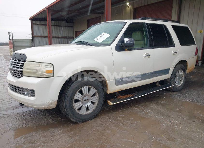 Photo 2 of 2007 Lincoln Navigator ULTIMATE (VIN 5LMFU27517LJ18233)