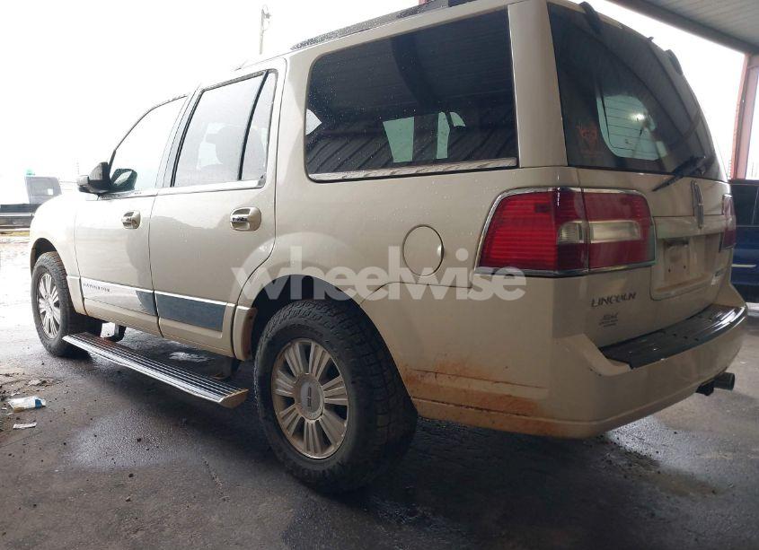 Photo 3 of 2007 Lincoln Navigator ULTIMATE (VIN 5LMFU27517LJ18233)