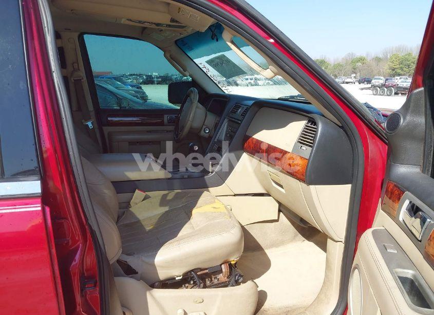 Photo 5 of 2005 Lincoln Navigator (VIN 5LMFU27535LJ22068)