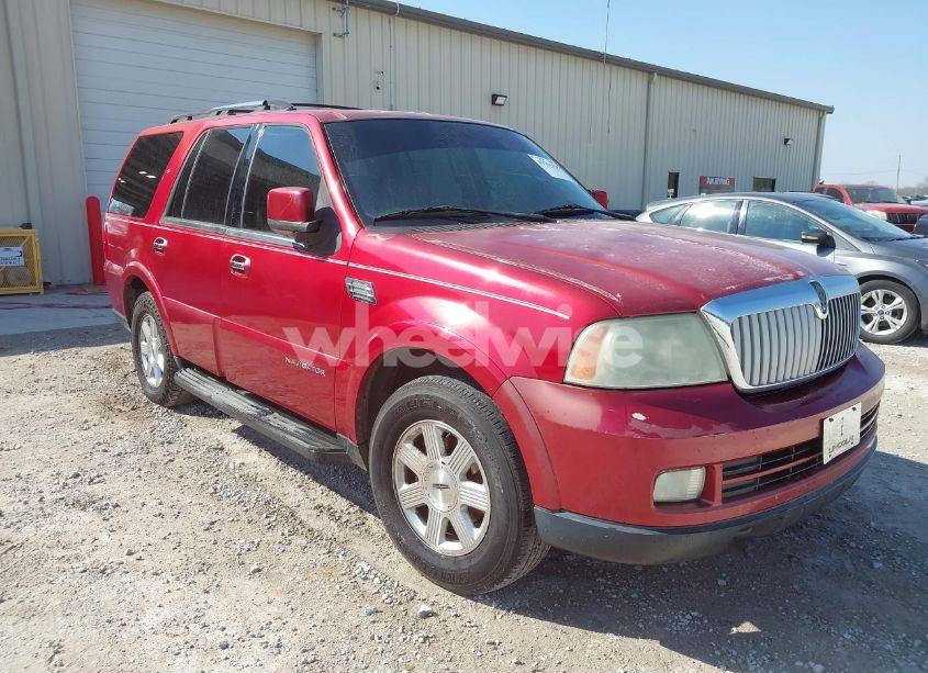 Photo 6 of 2005 Lincoln Navigator (VIN 5LMFU27535LJ22068)