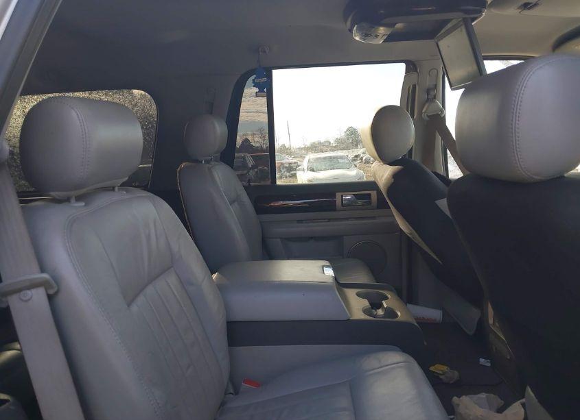 Photo 8 of 2006 Lincoln Navigator LUXURY/ULTIMATE (VIN 5LMFU27536LJ13579)
