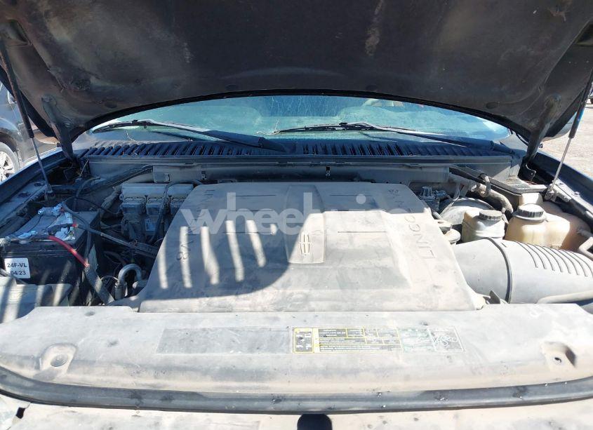 Photo 10 of 2005 Lincoln Navigator (VIN 5LMFU27545LJ03545)