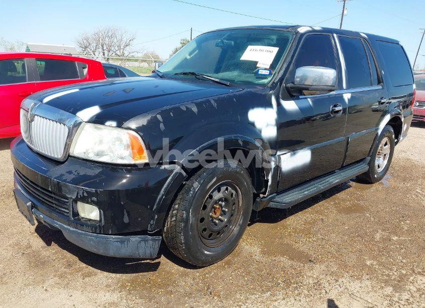 Photo 2 of 2005 Lincoln Navigator (VIN 5LMFU27545LJ03545)