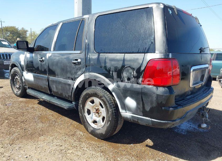 Photo 3 of 2005 Lincoln Navigator (VIN 5LMFU27545LJ03545)