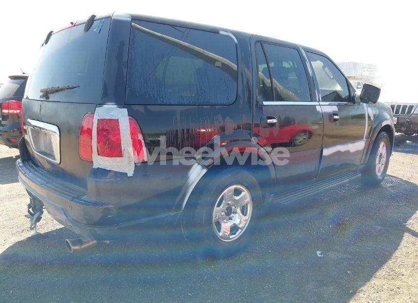 Photo 4 of 2005 Lincoln Navigator (VIN 5LMFU27545LJ03545)