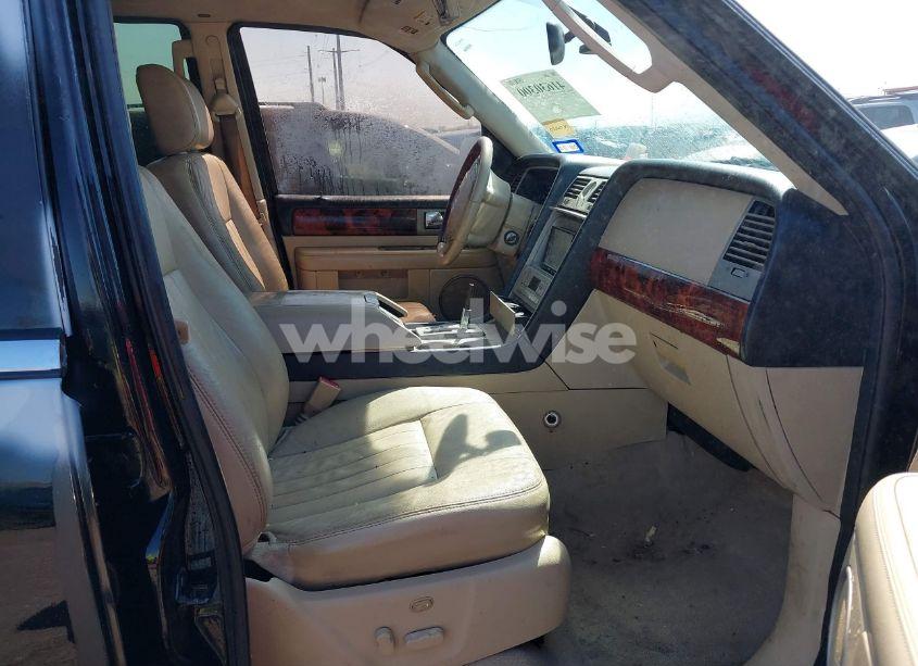 Photo 5 of 2005 Lincoln Navigator (VIN 5LMFU27545LJ03545)