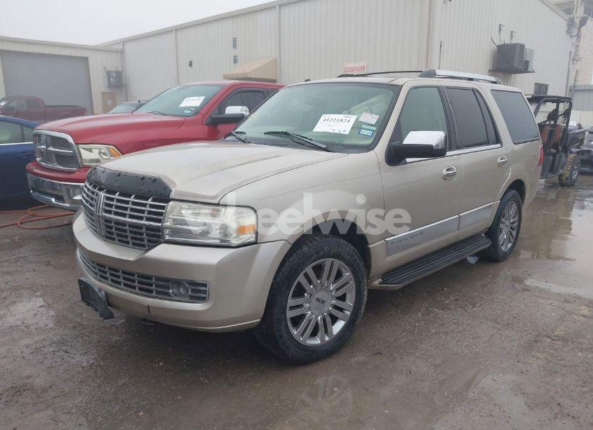 Photo 2 of 2007 Lincoln Navigator ULTIMATE (VIN 5LMFU27547LJ21286)