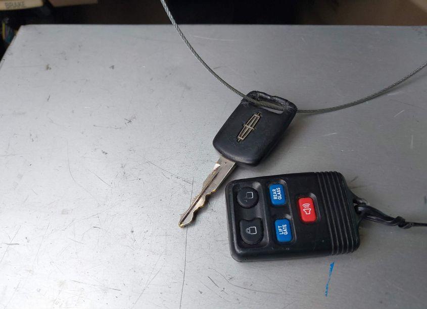 Photo 10 of 2007 Lincoln Navigator ULTIMATE (VIN 5LMFU27557LJ01743)