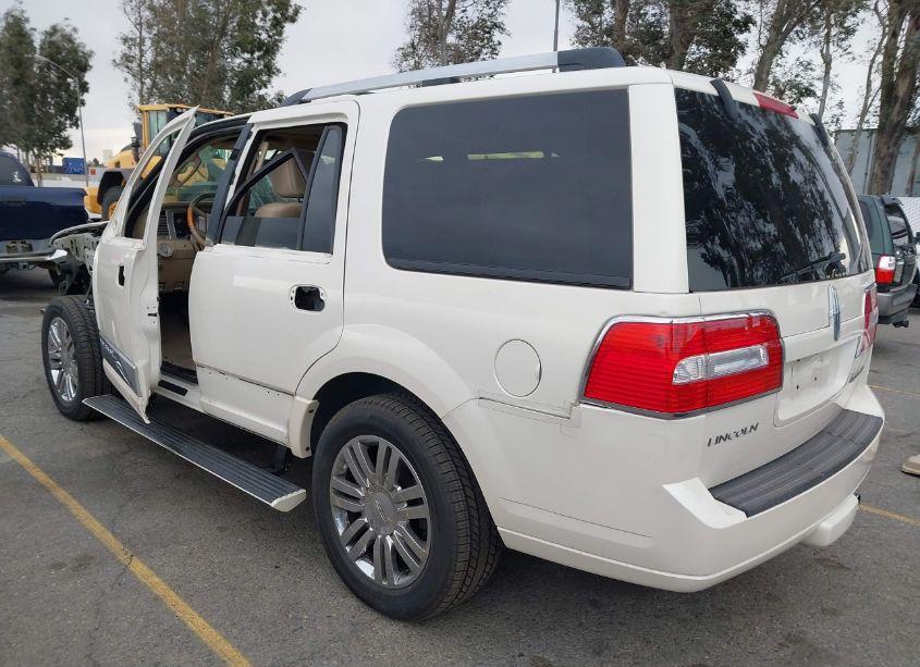 Photo 2 of 2007 Lincoln Navigator ULTIMATE (VIN 5LMFU27557LJ01743)