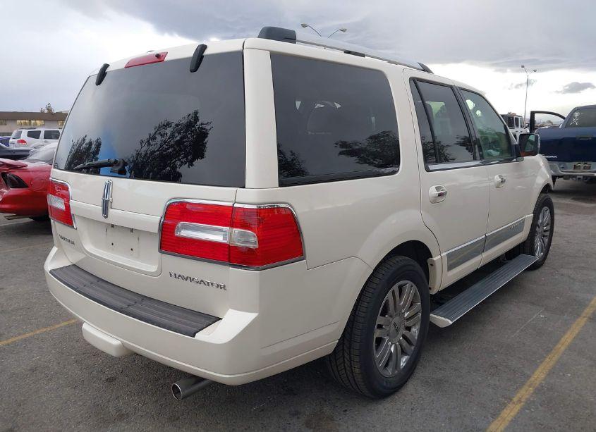 Photo 3 of 2007 Lincoln Navigator ULTIMATE (VIN 5LMFU27557LJ01743)