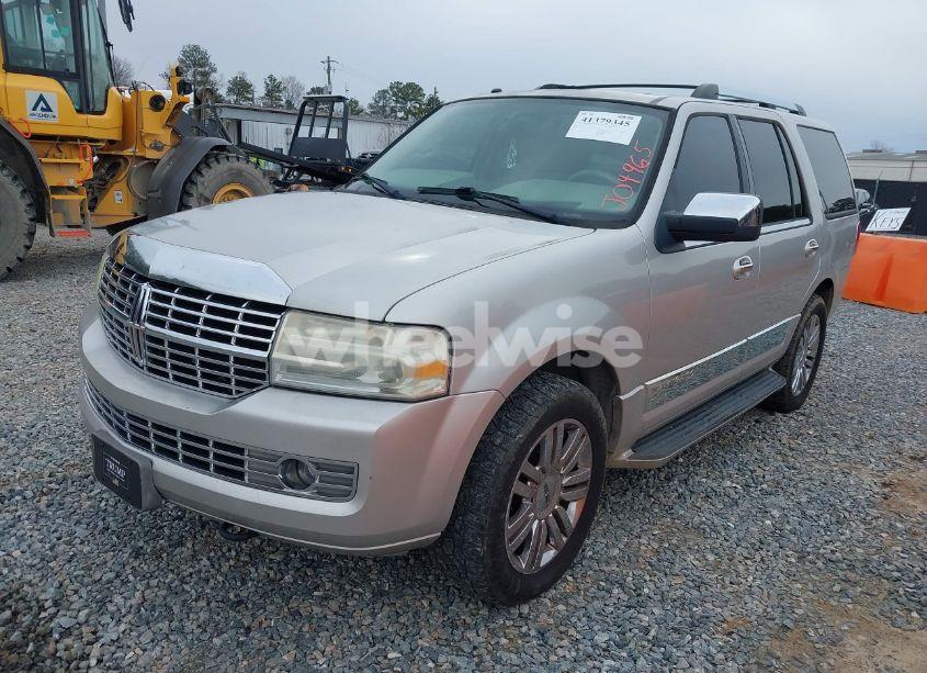 Photo 2 of 2007 Lincoln Navigator ULTIMATE (VIN 5LMFU27557LJ04965)