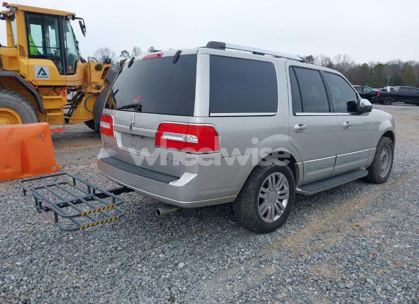 Photo 4 of 2007 Lincoln Navigator ULTIMATE (VIN 5LMFU27557LJ04965)