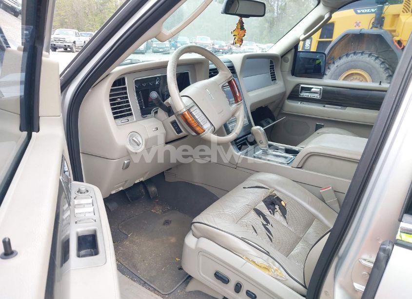 Photo 5 of 2007 Lincoln Navigator ULTIMATE (VIN 5LMFU27557LJ04965)
