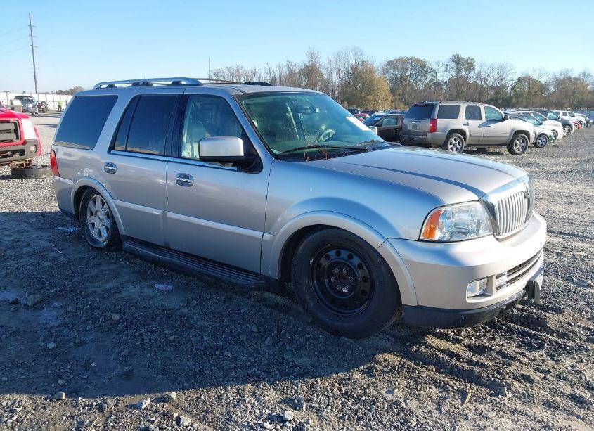 2005 Lincoln Navigator (VIN 5LMFU27565LJ03949) main photo