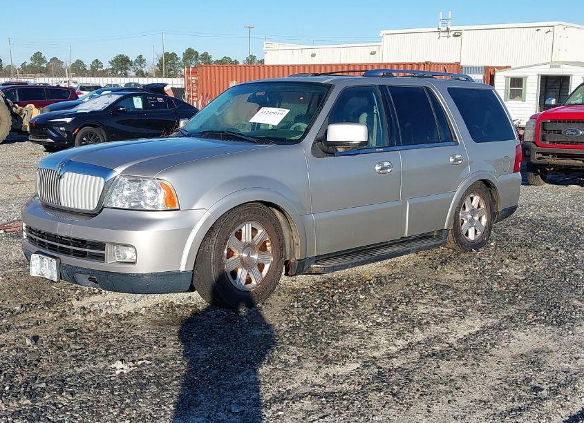 Photo 2 of 2005 Lincoln Navigator (VIN 5LMFU27565LJ03949)