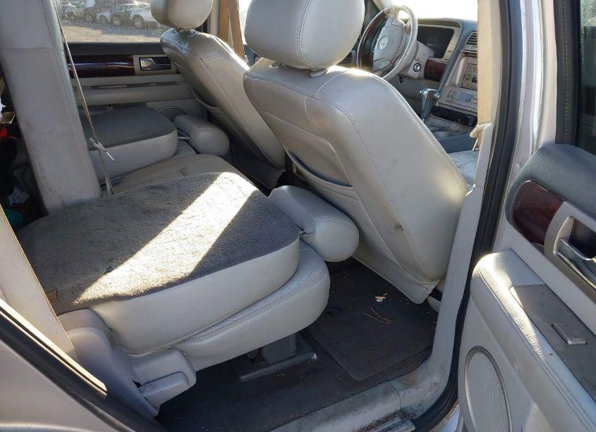 Photo 8 of 2005 Lincoln Navigator (VIN 5LMFU27565LJ03949)