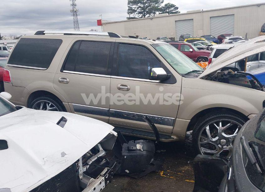 Photo 13 of 2007 Lincoln Navigator ULTIMATE (VIN 5LMFU27567LJ12508)