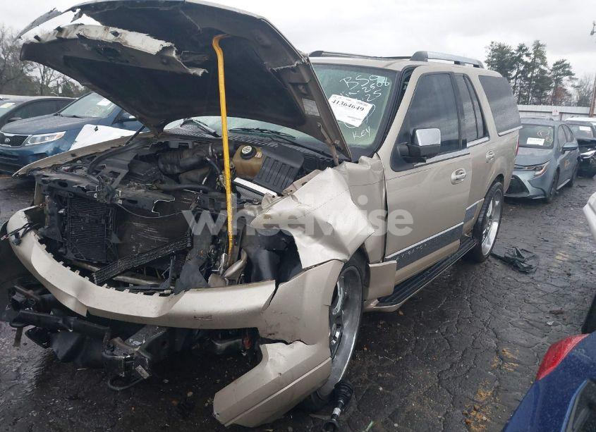 Photo 2 of 2007 Lincoln Navigator ULTIMATE (VIN 5LMFU27567LJ12508)