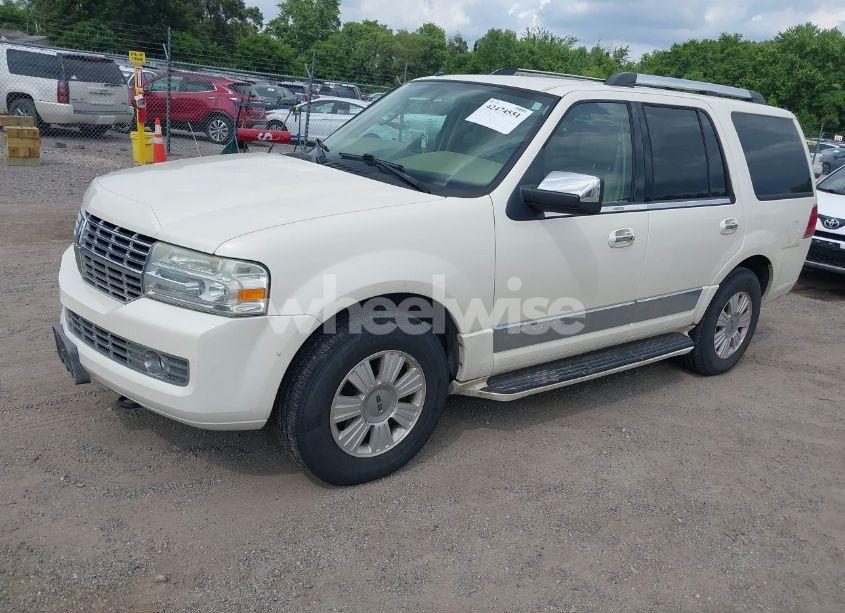 Photo 2 of 2007 Lincoln Navigator ULTIMATE (VIN 5LMFU27587LJ21193)