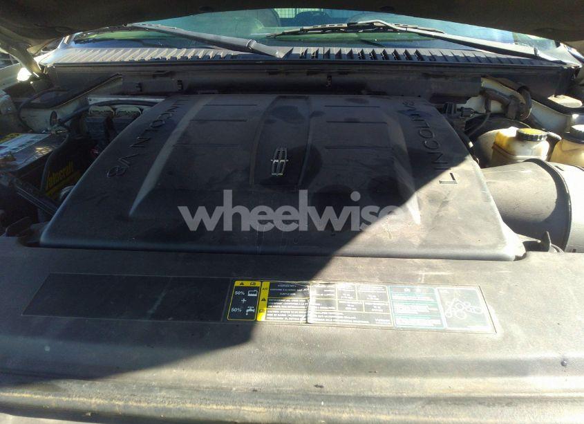 Photo 10 of 2005 Lincoln Navigator (VIN 5LMFU27595LJ18056)