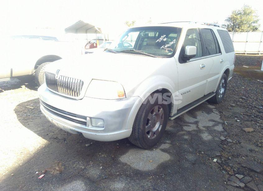 Photo 2 of 2005 Lincoln Navigator (VIN 5LMFU27595LJ18056)