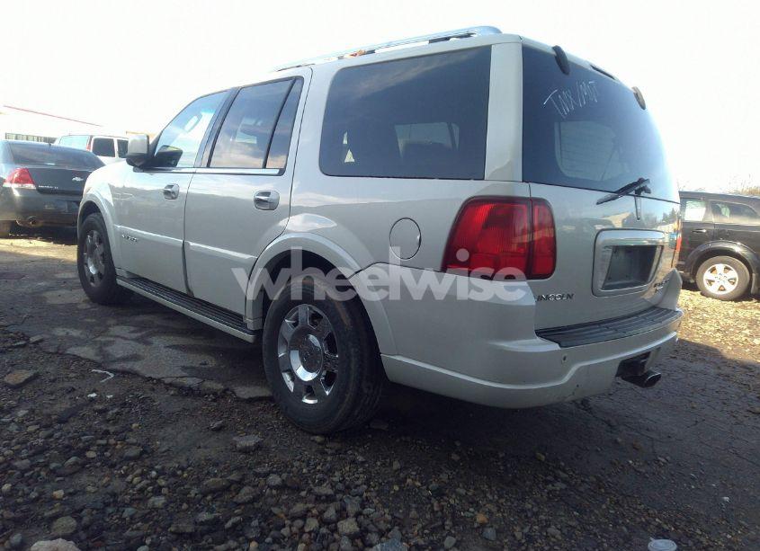 Photo 3 of 2005 Lincoln Navigator (VIN 5LMFU27595LJ18056)