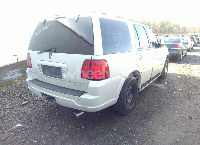 Photo 4 of 2005 Lincoln Navigator (VIN 5LMFU27595LJ18056)