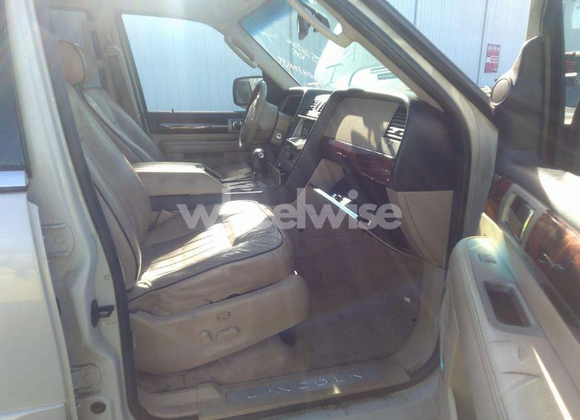 Photo 5 of 2005 Lincoln Navigator (VIN 5LMFU27595LJ18056)