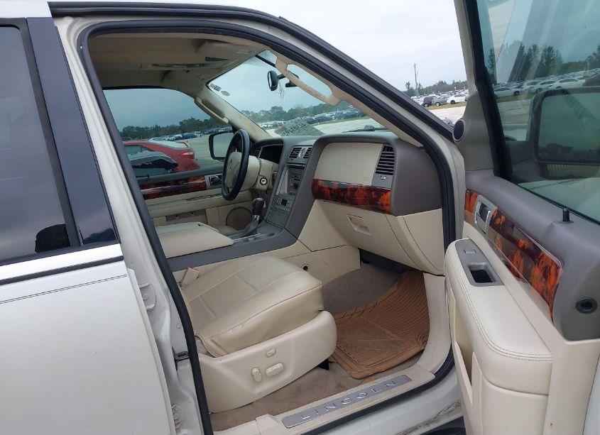 Photo 5 of 2004 Lincoln Navigator (VIN 5LMFU27R34LJ41169)