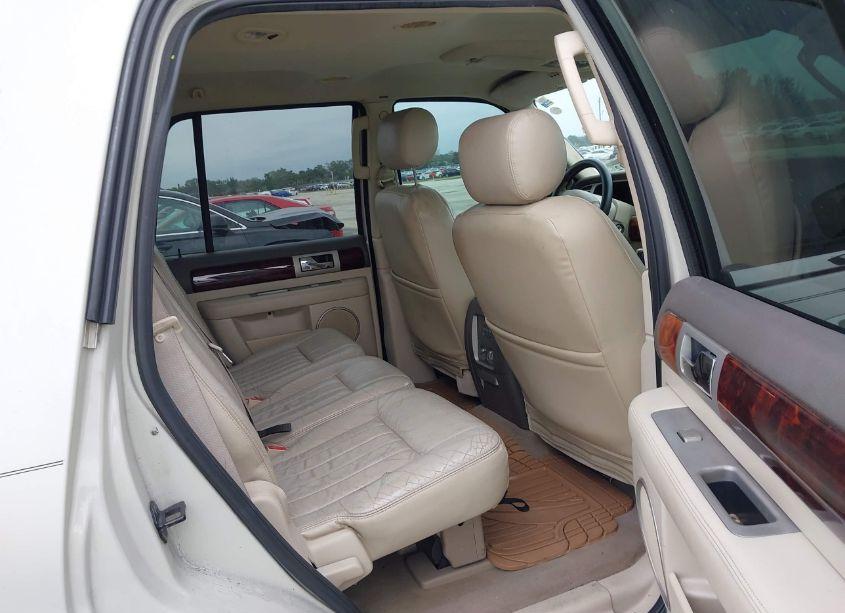 Photo 8 of 2004 Lincoln Navigator (VIN 5LMFU27R34LJ41169)