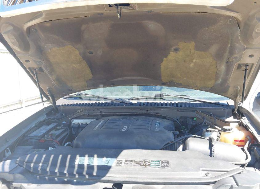 Photo 10 of 2003 Lincoln Navigator (VIN 5LMFU27R43LJ47108)