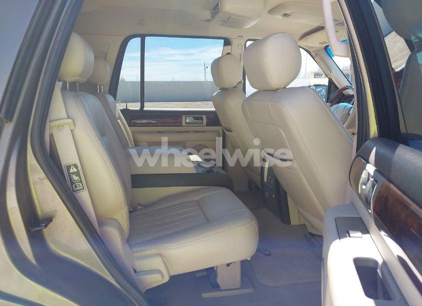 Photo 8 of 2003 Lincoln Navigator (VIN 5LMFU27R43LJ47108)