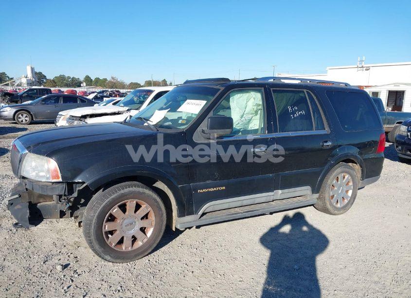 Photo 2 of 2003 Lincoln Navigator LUXURY/PREMIUM/ULTIMATE (VIN 5LMFU27R53LJ17969)