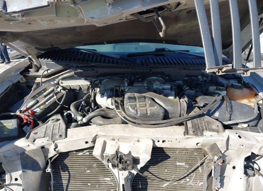 Photo 10 of 2003 Lincoln Navigator (VIN 5LMFU27RX3LJ48599)