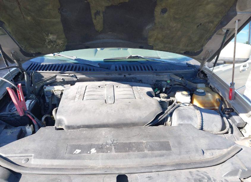 Photo 10 of 2004 Lincoln Navigator (VIN 5LMFU27RX4LJ08119)