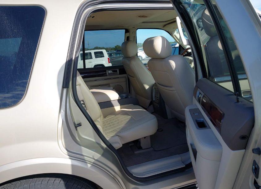 Photo 8 of 2004 Lincoln Navigator (VIN 5LMFU27RX4LJ08119)