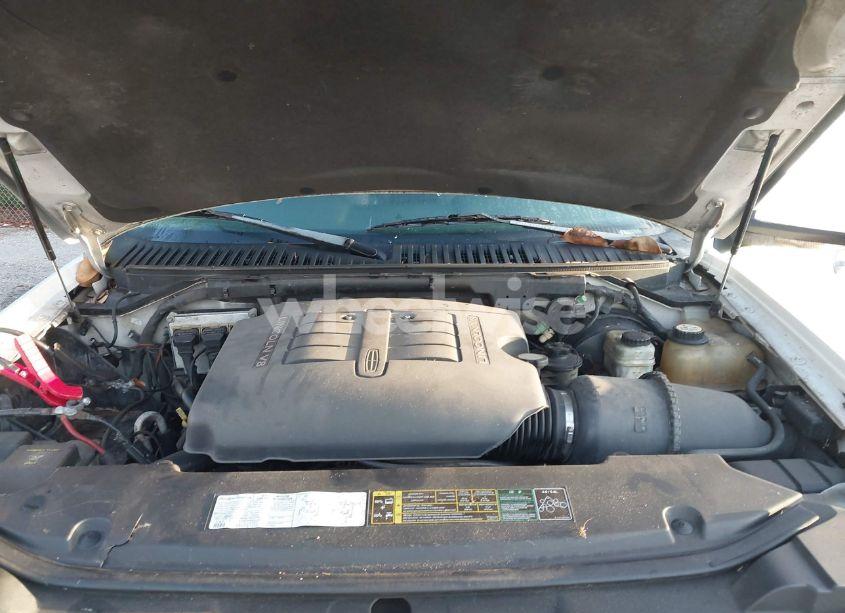 Photo 10 of 2004 Lincoln Navigator (VIN 5LMFU27RX4LJ34879)