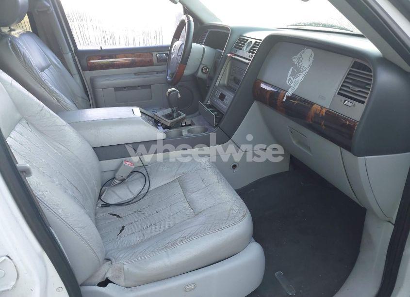 Photo 5 of 2004 Lincoln Navigator (VIN 5LMFU27RX4LJ34879)