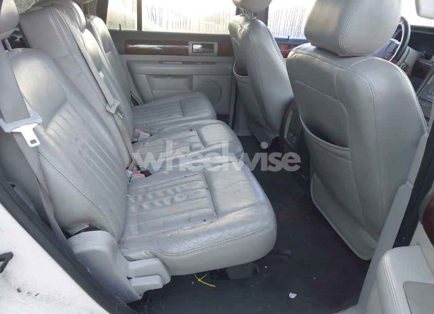Photo 8 of 2004 Lincoln Navigator (VIN 5LMFU27RX4LJ34879)