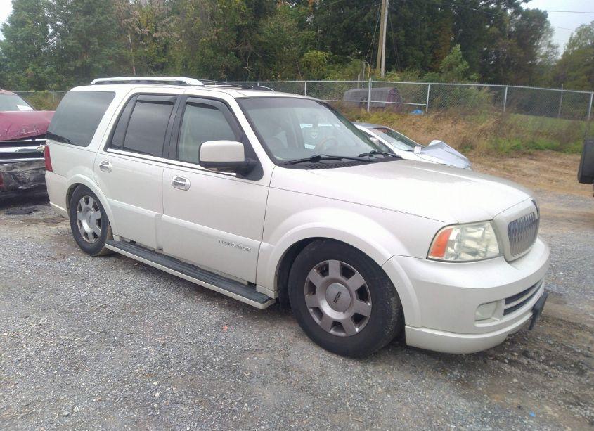 2005 Lincoln Navigator (VIN 5LMFU28505LJ18915) main photo