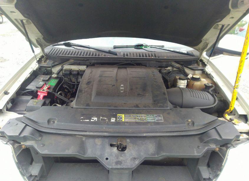 Photo 10 of 2005 Lincoln Navigator (VIN 5LMFU28505LJ18915)