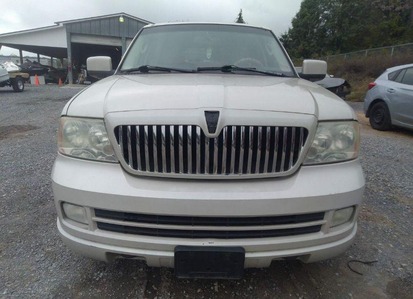 Photo 13 of 2005 Lincoln Navigator (VIN 5LMFU28505LJ18915)
