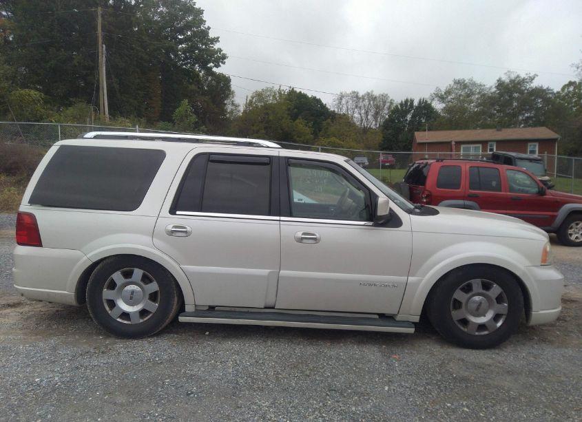Photo 14 of 2005 Lincoln Navigator (VIN 5LMFU28505LJ18915)