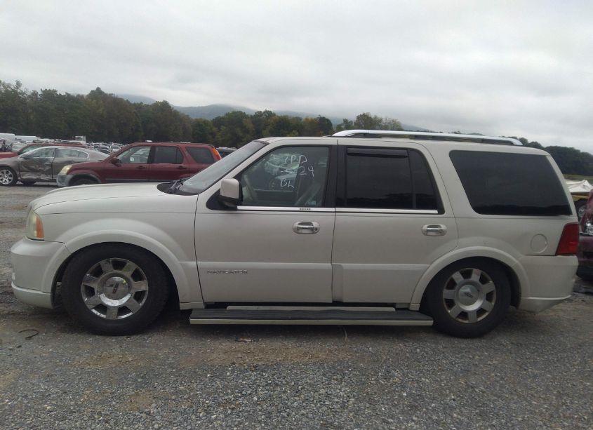 Photo 15 of 2005 Lincoln Navigator (VIN 5LMFU28505LJ18915)