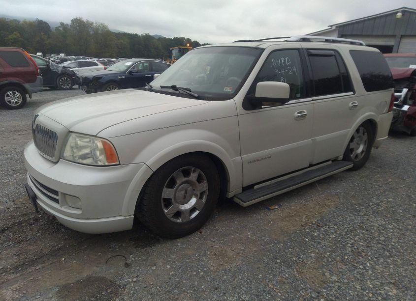 Photo 2 of 2005 Lincoln Navigator (VIN 5LMFU28505LJ18915)