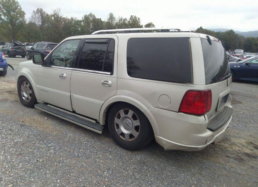 Photo 3 of 2005 Lincoln Navigator (VIN 5LMFU28505LJ18915)